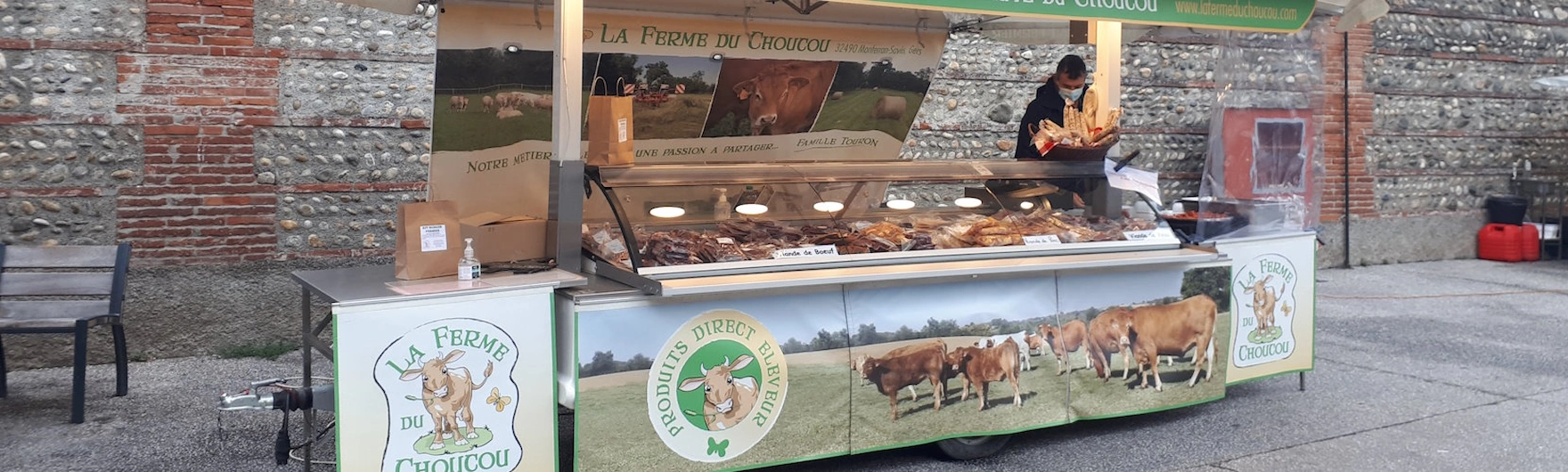 REMORQUE MAGASIN vente viande bovine de la Ferme du Choucou sur les marchés de plein vent
