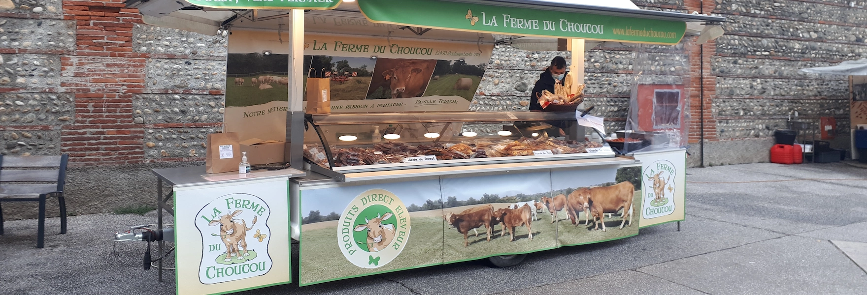 marche de plein vent_vente de viande bovine de la ferme du choucou en provenance du Gers